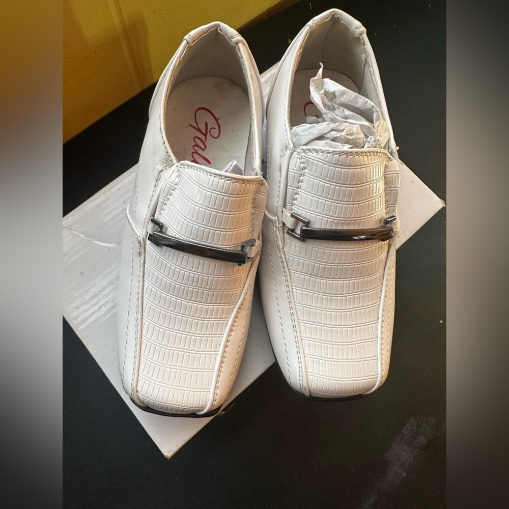 Stylish White Kids Dress Shoes size 8 They are new in their boxes.  (90) - Picture 2 of 7